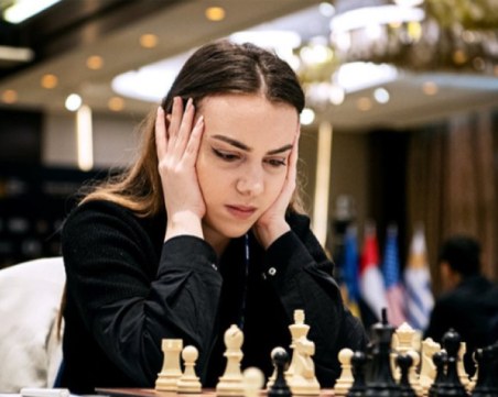 Салимова и Чепаринов повеждат на Световното по шахмат в Узбекистан