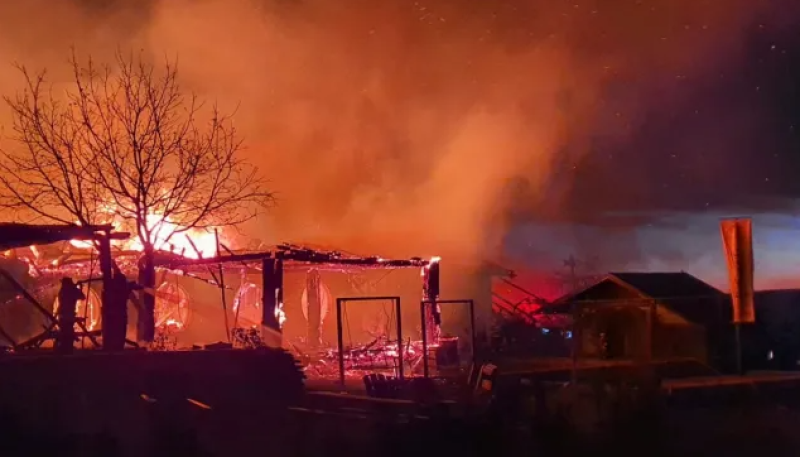 Едно дете и четирима възрастни са загинали при пожар в