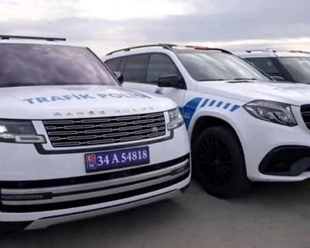 Ferrari, Porsche и Bentley: В Турция полицията премина на високоскоростни луксозни коли