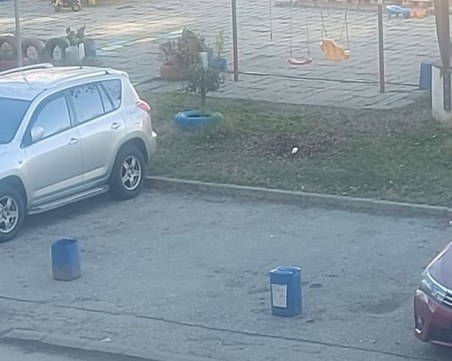 Изтъркано, но факт: Показаха как се пази място в Пловдив