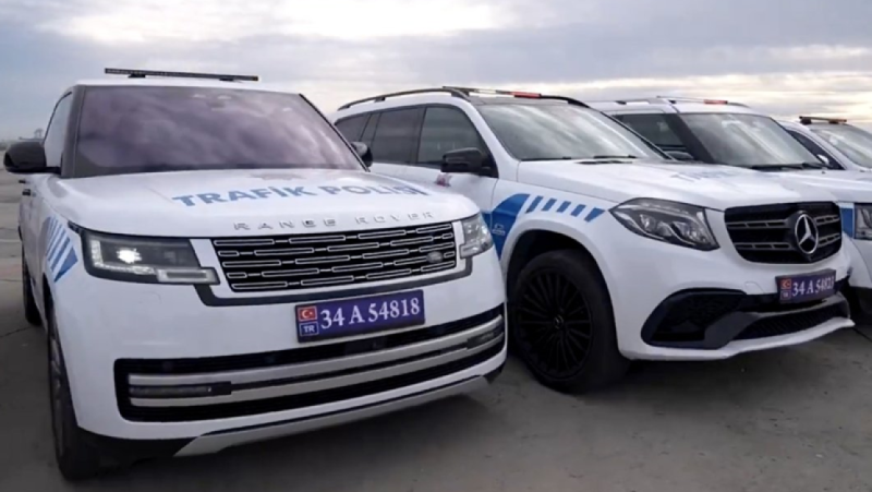 Ferrari, Porsche и Bentley: В Турция полицията премина на високоскоростни луксозни коли