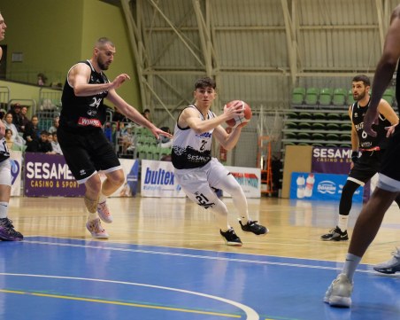 Академик завършва годината с гостуване на връх 75-годишнината си