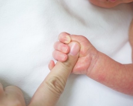 Бебе почина от задушаване в Сапарева баня