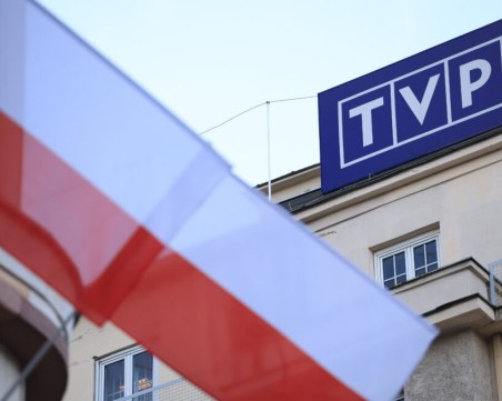 Напрежение в Полша след обявеното закриване на обществените медии