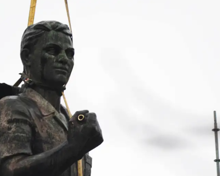 София, Рига, Киев: съветските паметници падат един след друг