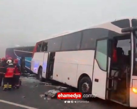 Тежка верижна катастрофа в Турция, 10 души загинаха