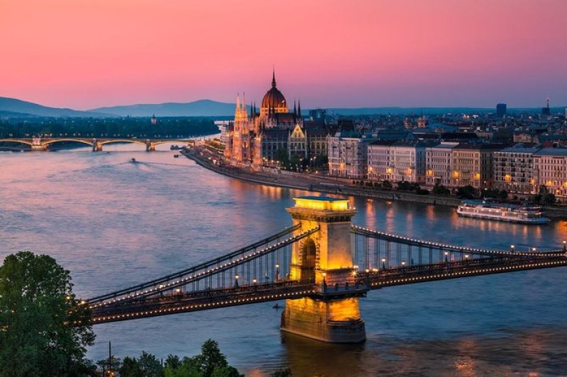 Река Дунав излезе от бреговете си в Будапеща