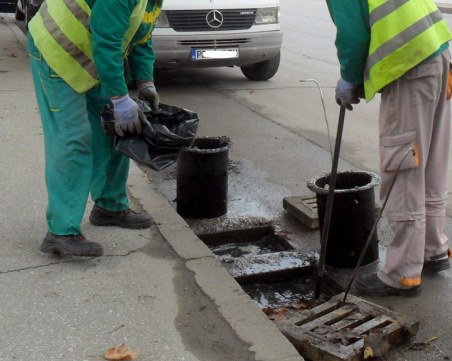 Чистят дъждоприемните шахти в Пловдив, ето къде