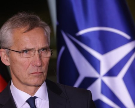 Столтенберг: НАТО следи ситуацията в Полша