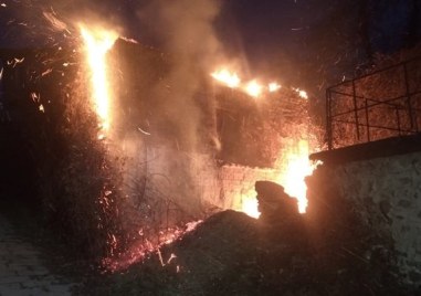 Пожар е пламнал в Перущица За това информират местни жители