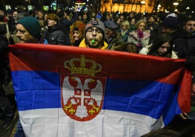Хиляди хора се събраха на площад в центъра на Белград в най големия досега