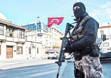 Полицията в Турция е арестувала 189 души заподозрени че са