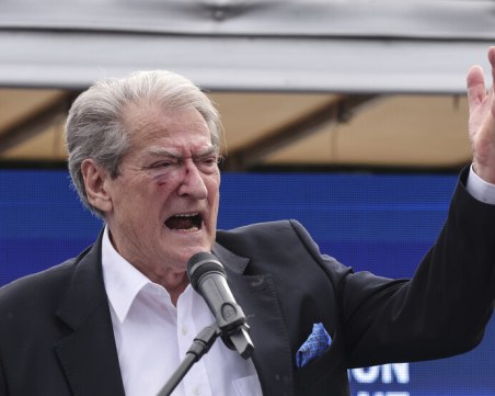 Домашен арест за бившия албански президент Сали Бериша