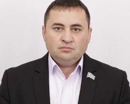 Политик от партията на Путин е намерен мъртъв пред дома си