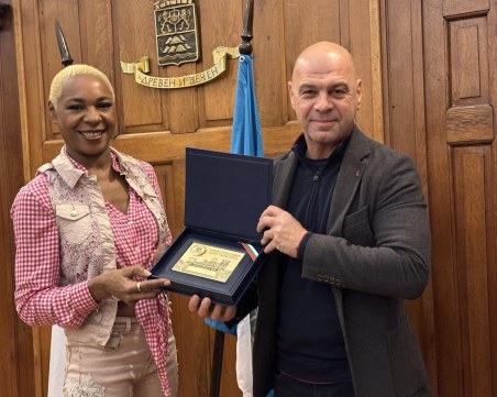 Британската поп звезда Соник към пловдивчани: Елате на площада да се забавляваме заедно!