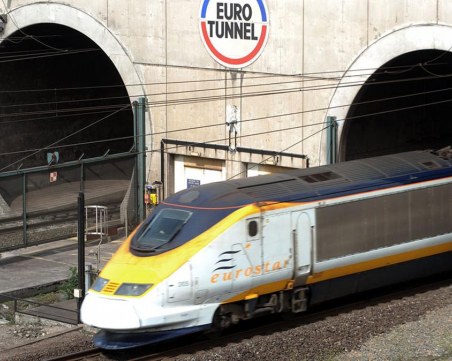 Възобновиха движението на влакове под Ламанша