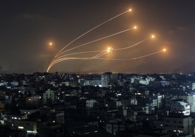 Терористичната организация Хамас изстреля бараж от най малко 27 ракети срещу