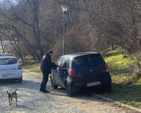 Лекар остави колата си на алея на Бунарджика, получи „честитка” за начало на Новата 2024 година