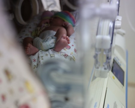 Момиче е първото бебе в УМБАЛ 