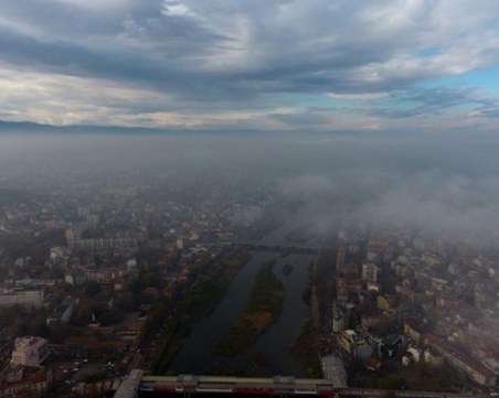 Опасно мръсен въздух в 11 града в първия ден на 2024