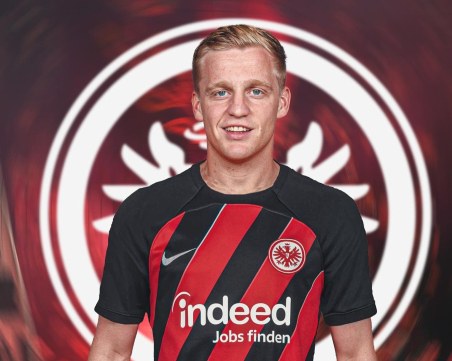 Започна зимният трансферен прозорец: Айнтрахт взе Дони Ван де Беек от Манчестър Юнайтед