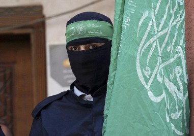 Четирима души сред които заместник ръководителят на Хамас Салех ал Арури загинаха