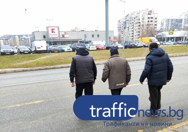 Пешеходци създават ежедневно предпоставки за инцидент на натоварен булевард в