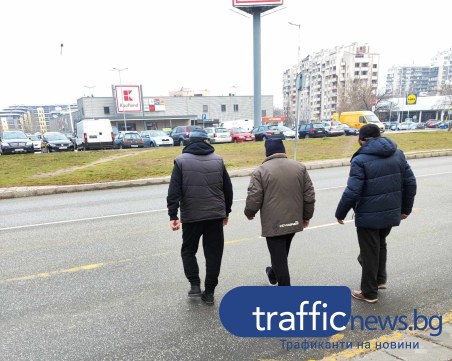 Най-редовно! Пешеходци камикадзета изскачат по Пещерско шосе, бързат за 
