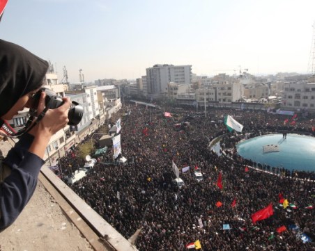 Експлозии в Иран по време на траурна церемония за ген. Солеймани, десетки са загинали