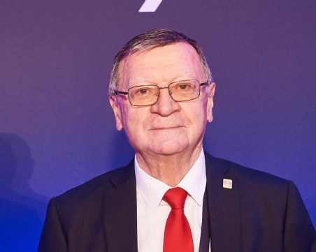 Президентът на Европейския волейбол заяви, че Русия може да се завърне скоро, от Украйна му поискаха оставката