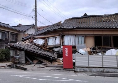 На четвъртия ден след унищожителното земетресение в Япония продължава