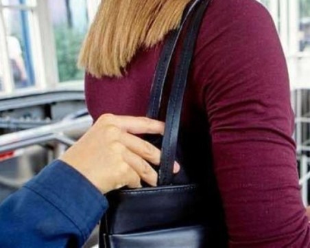 19-годишна задигна портмоне с 3500 лева от жена на Главната в Пловдив