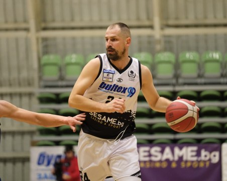 Академик стартира годината с търсене на победа срещу Шумен