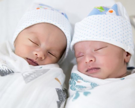 Близнаците, които се родиха в различни дни и години