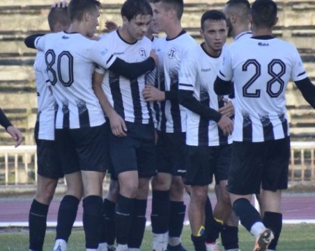 Дубълът на Локо уреди шест контроли