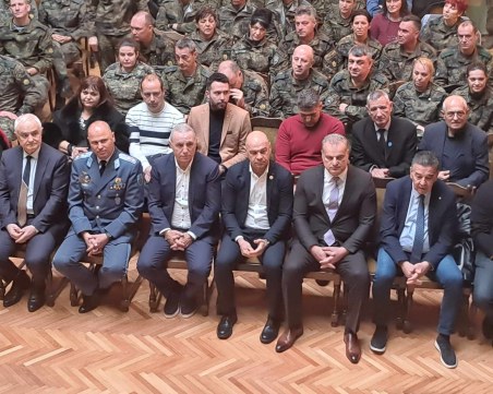 Христо Стоичков награждава най-добрите спортисти на армията за 2023-та година