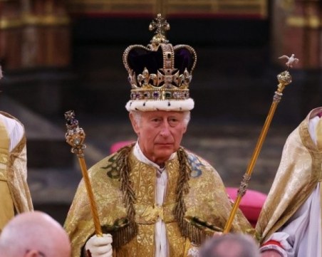 Крал Чарлз III може да абдикира в полза на Уилям