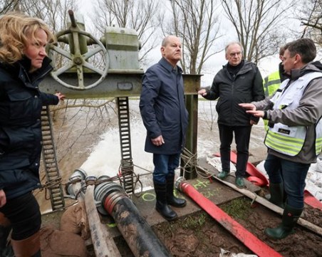 Олаф Шолц обеща подкрепа за пострадалите от наводненията райони в Германия