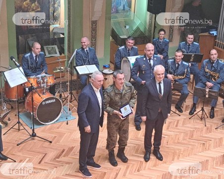 Пловдивски военни са най-добрите спортисти на армията за 2023-та година, Христо Стоичков ги награди