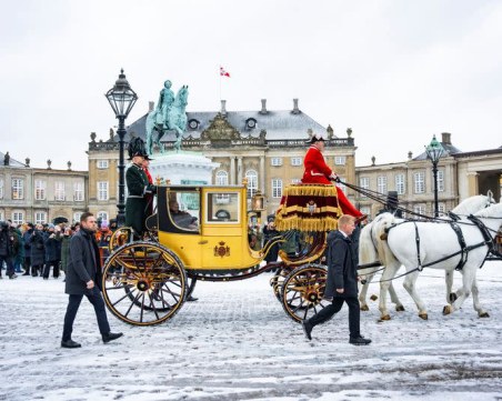 За последен път като кралица: Маргрете II премина с карета по улиците на Копенхаген