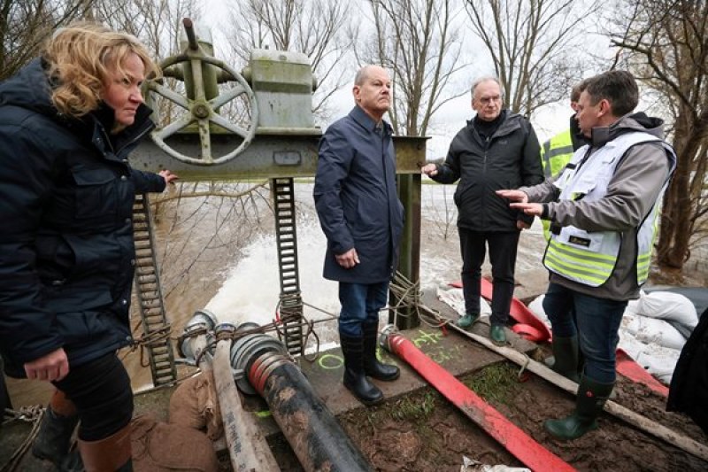 Олаф Шолц обеща подкрепа за пострадалите от наводненията райони в Германия