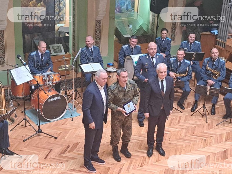 Пловдивски военни са най-добрите спортисти на армията за 2023-та година, Христо Стоичков ги награди
