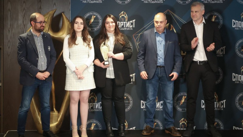 Женският национален отбор по шахмат спечели категорично приза за отбор