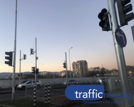 Неработещ светофар затруднява движението на бул. „6-ти септември”