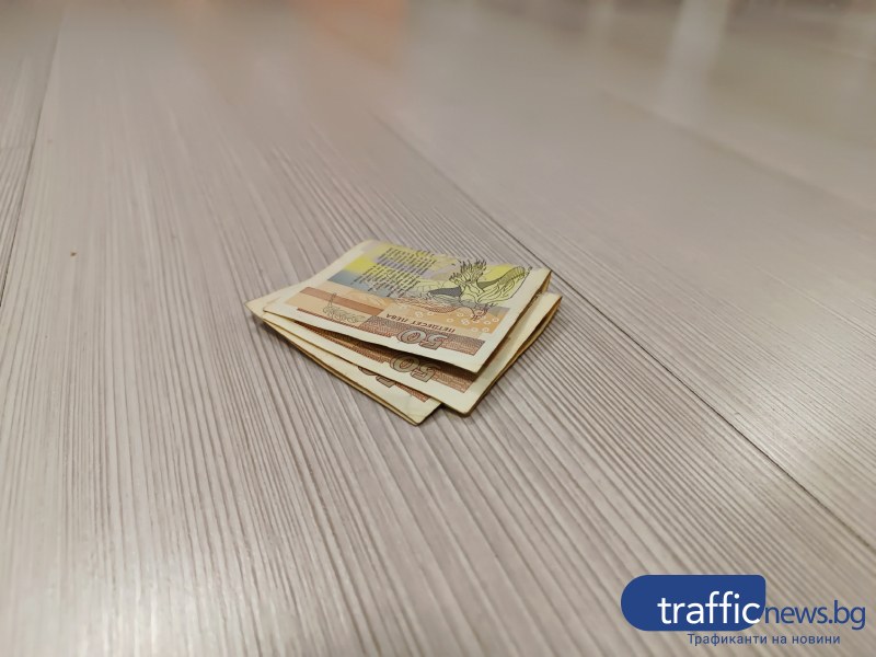 Мъж откри изгубени пари в магазин в Пловдив, издирва собственика им