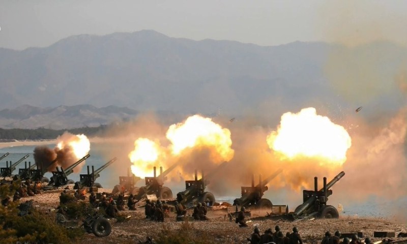 Северна и Южна Корея изстреляха днес артилерийски снаряди към морето