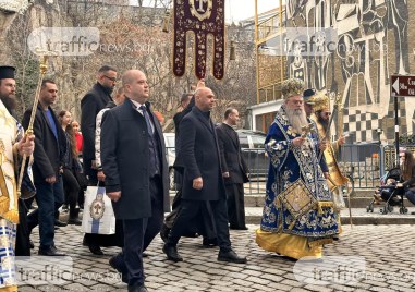 Литийното шествие водено от Негово Високопреосвещенство Пловдивският митрополит Николай се