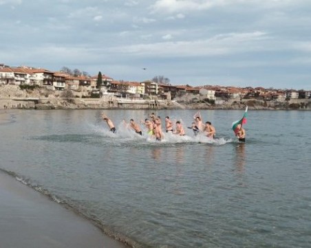 13-годишен пловдивчанин получи богоявленския кръст в Созопол