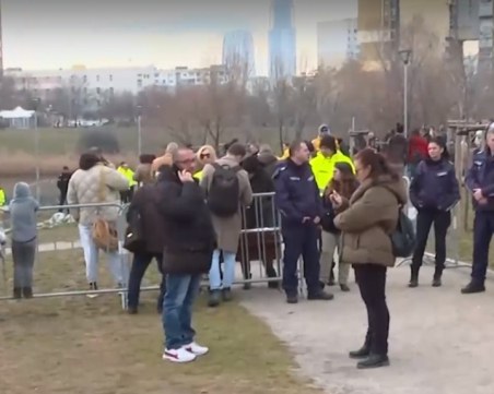 20-годишен спаси кръста в София