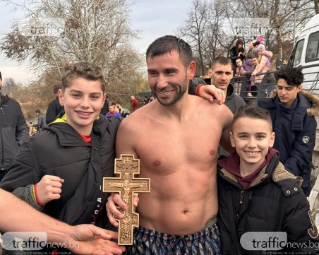 39-годишният Димитър Куманов спаси кръста в Пловдив
